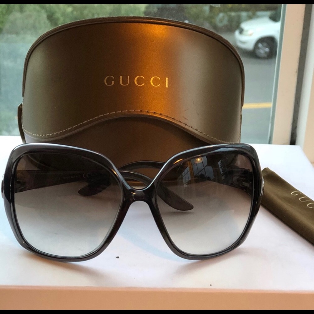 Gucci oversize sunglasses